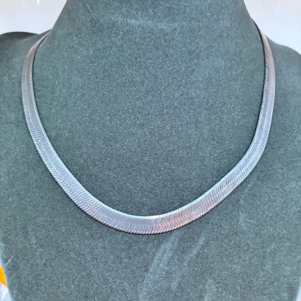 Elegant .925 Italy Silver Necklace